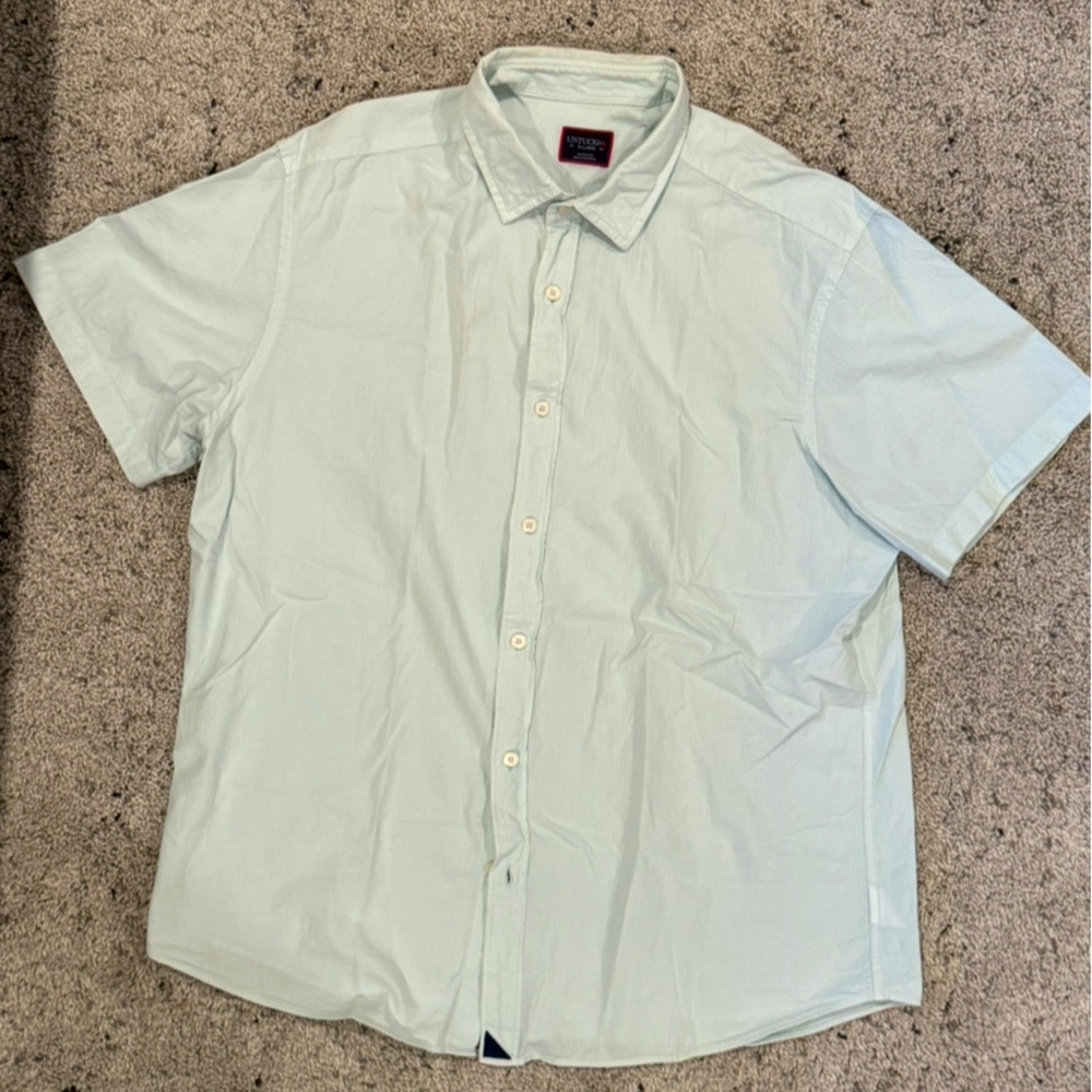 UNTUCKit polo XL. Light blue/aqua color